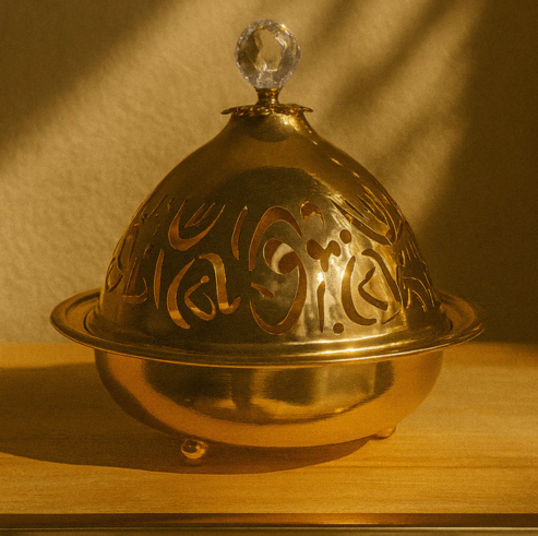 حافظة طعام فاخرة مستوحاة من الطراز العربي باللون الذهبي